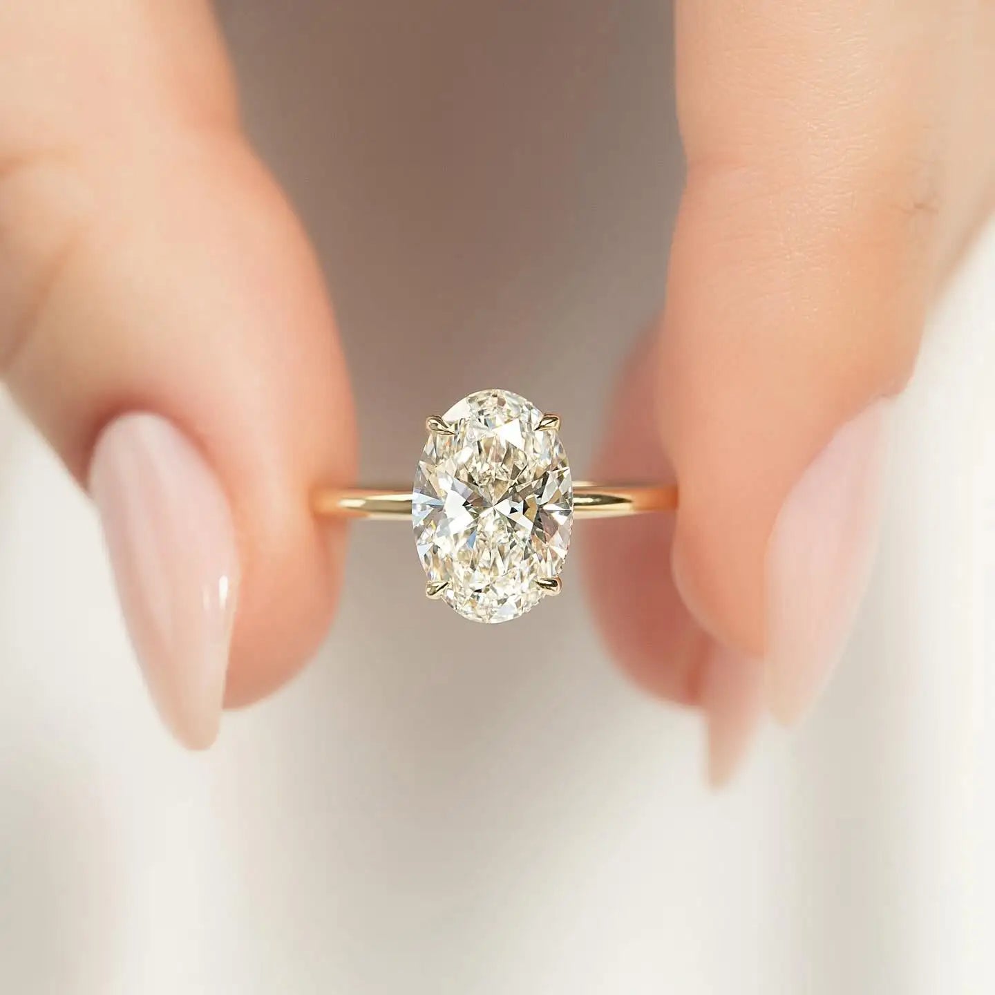 Lustrevia 925 Sterling Silver Oval Zircon Solitaire Ring